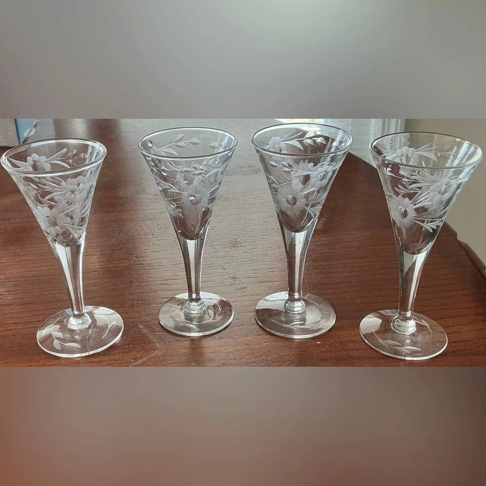 Set of 4 vintage trumpet-shaped sherry glasses
